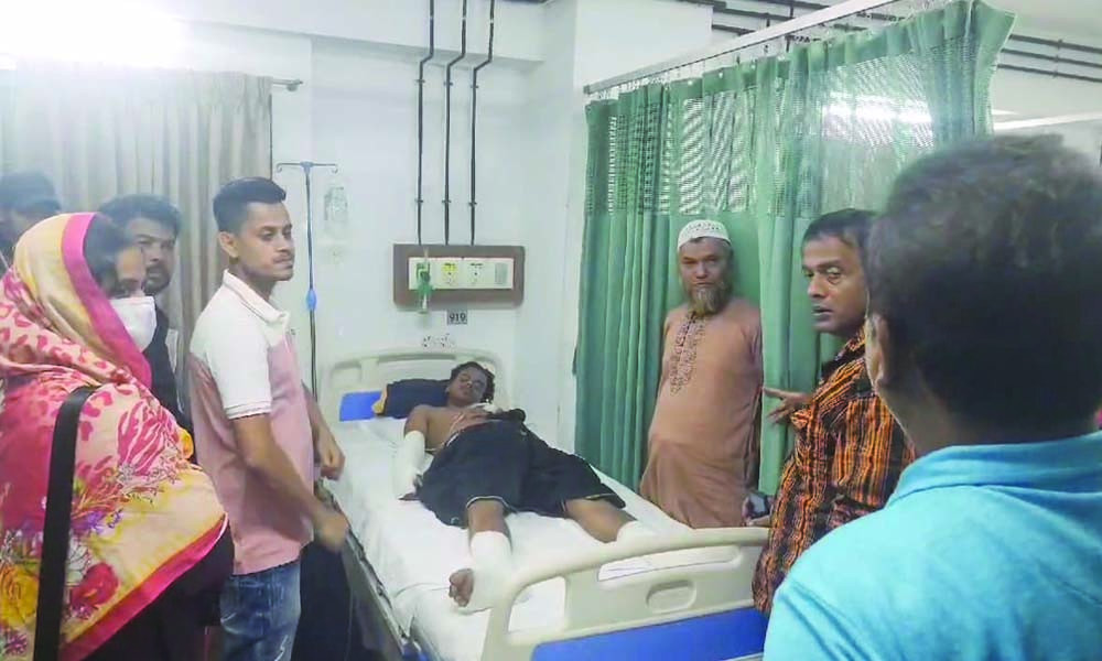 হেমায়েতপুরে গ্যাস সিলিন্ডার বিস্ফোরণে শিশুসহ দগ্ধ ৬